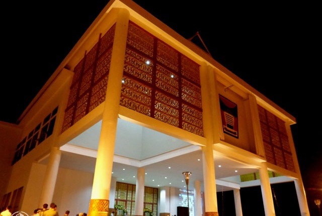 Balai Kota Padang. Foto : Internet