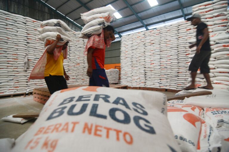 Bulog Sumbar Pastikan Stok Beras Aman hingga Akhir 2026