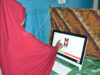 Pemilih tengah menentukan pilihannya dalam Pemilihan Wali Nagari di Kabupaten Agam yang menggunakan sistem E-voting.