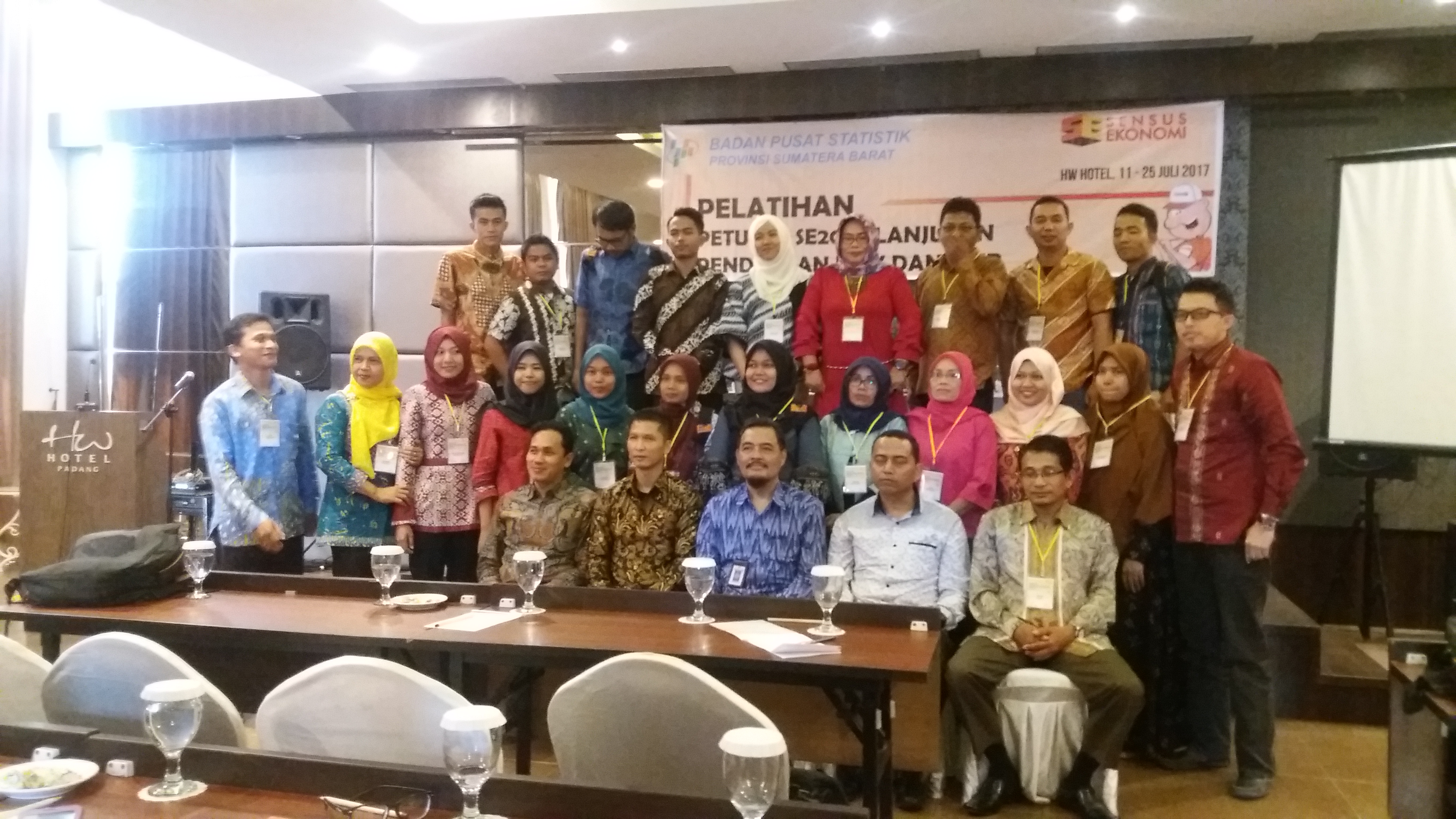 Badan Pusat Stastik Kota Pariaman bersama para mitra sensus.
