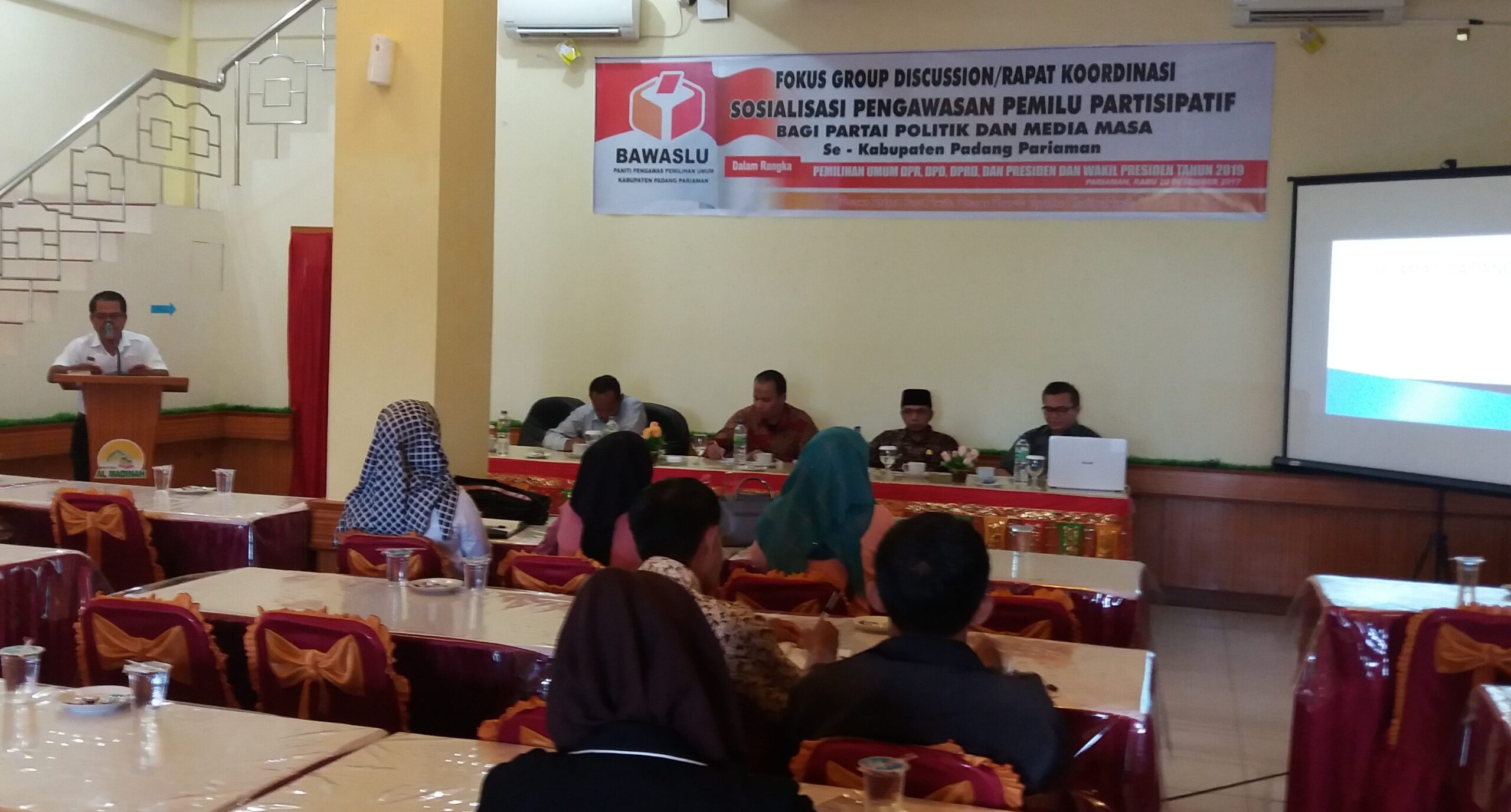 Sosialisasi pengawasan Pemilu Partisipatif bagi Partai Politik dan media massa se-Kabupaten Padang Pariaman digelar oleh Panwaslu. Foto : Rizki Pratama