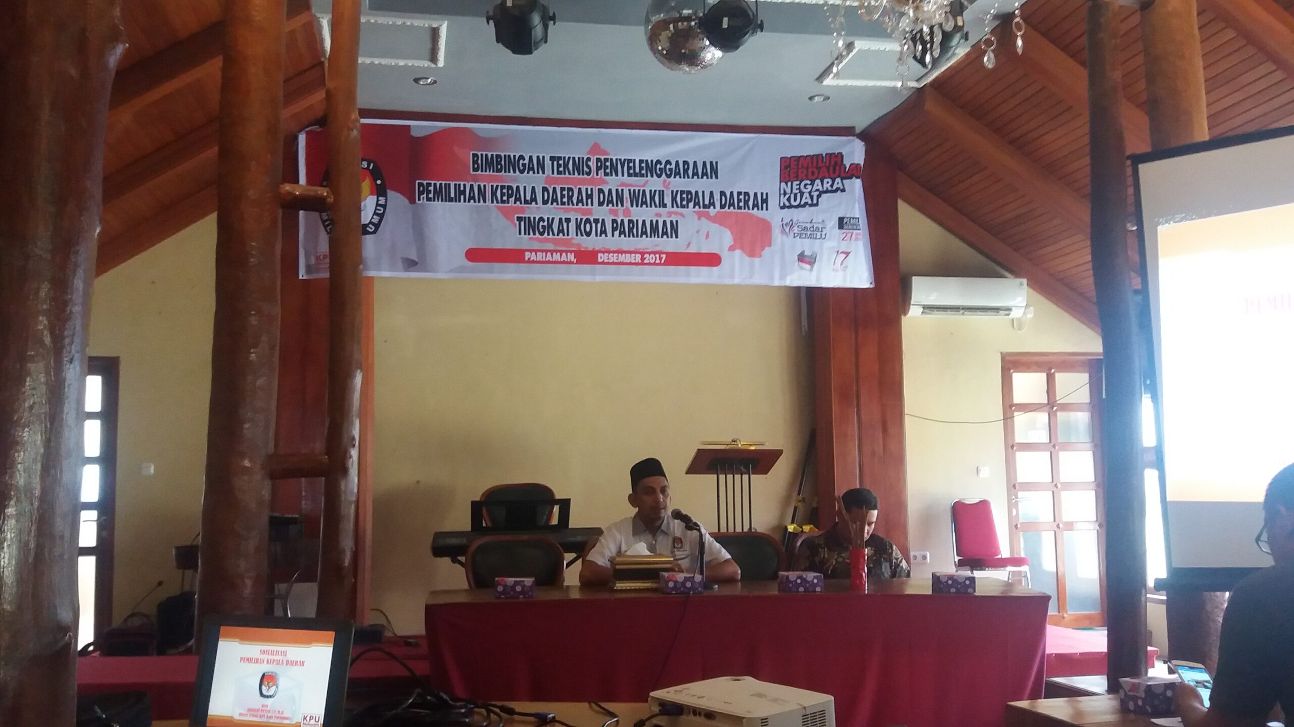 Diskusi KPU Kota Pariaman dengan wartawan Kota Pariaman di Hotel Safari In, Kota Pariaman, Jumat (29/12/2017).