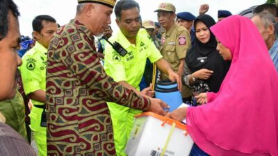 Pemko Padang Bantu Warga Terdampak Siklon Tropis