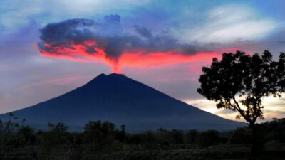Pagi, Gunung Agung Kembali Erupsi