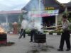 Pemusnahan barang bukti tindak kejahatan narkoba berupa ganja seberat 90 kilogram oleh Polres Solok Kota di halaman Mapolres Solok Kota, Kota Solok, Jumat (12/1/2018). Foto : Fernandez