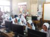 Simulasi Ujian Nasional Berbasis Komputer (UNBK) di SMKN 4 Kota Pariaman, Jumat (2/2/2018). Foto : Rizki Pratama