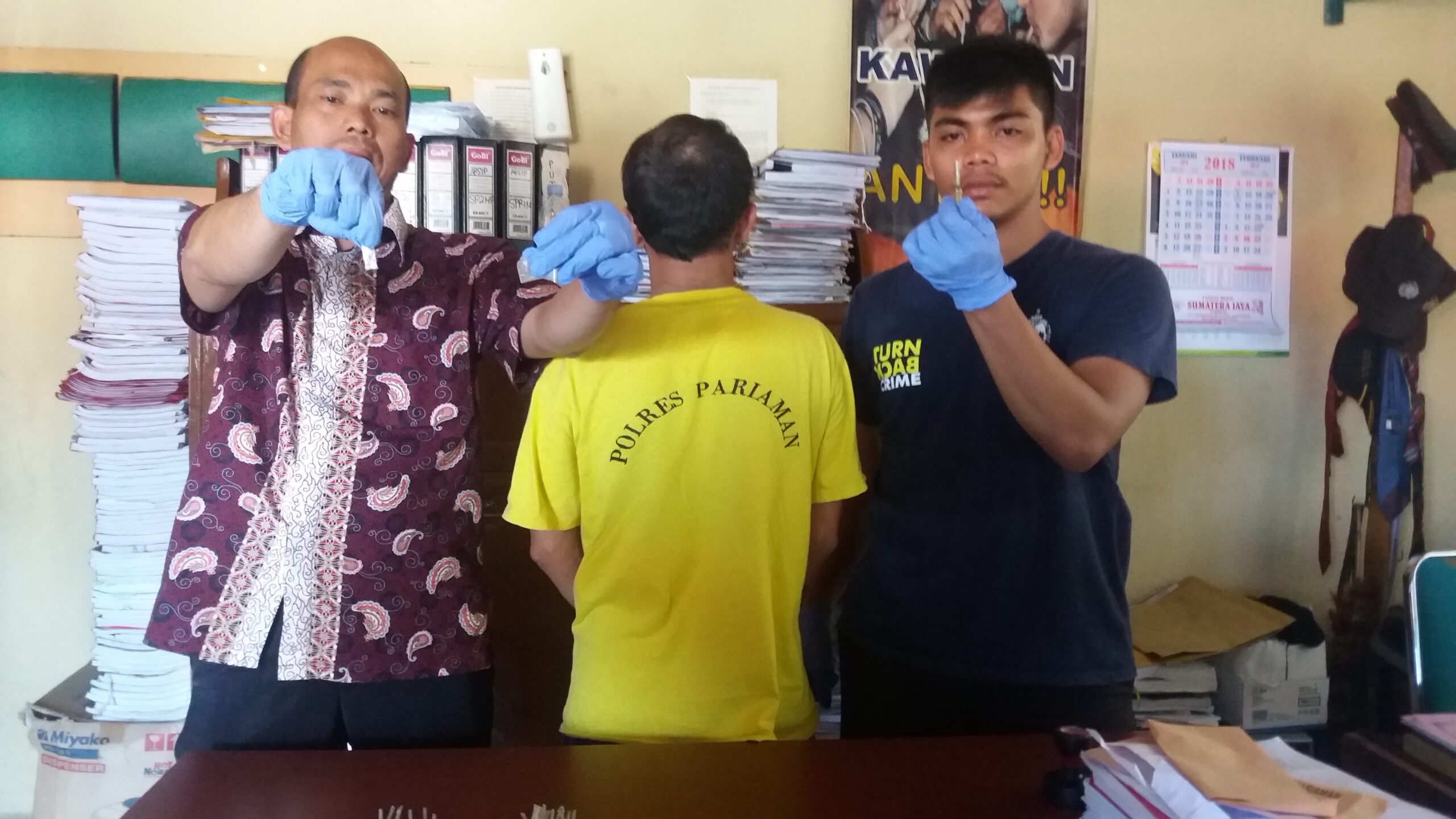 Tersangka pengguna narkoba jenis sabu berinisial E alias Bloki (37) diciduk Polres Kota Pariaman. Foto : Rizki Pratama