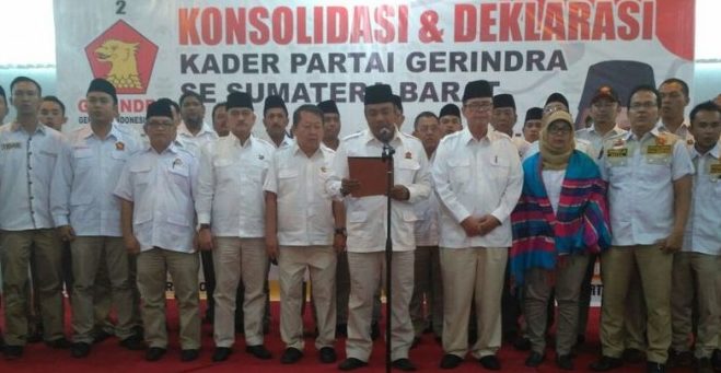 Ratusan kader dan simpatisan Partai Gerindra Sumatera Barat mendeklarasikan Prabowo Subianto maju sebagai Calon Presiden 2019. Foto : Istimewa