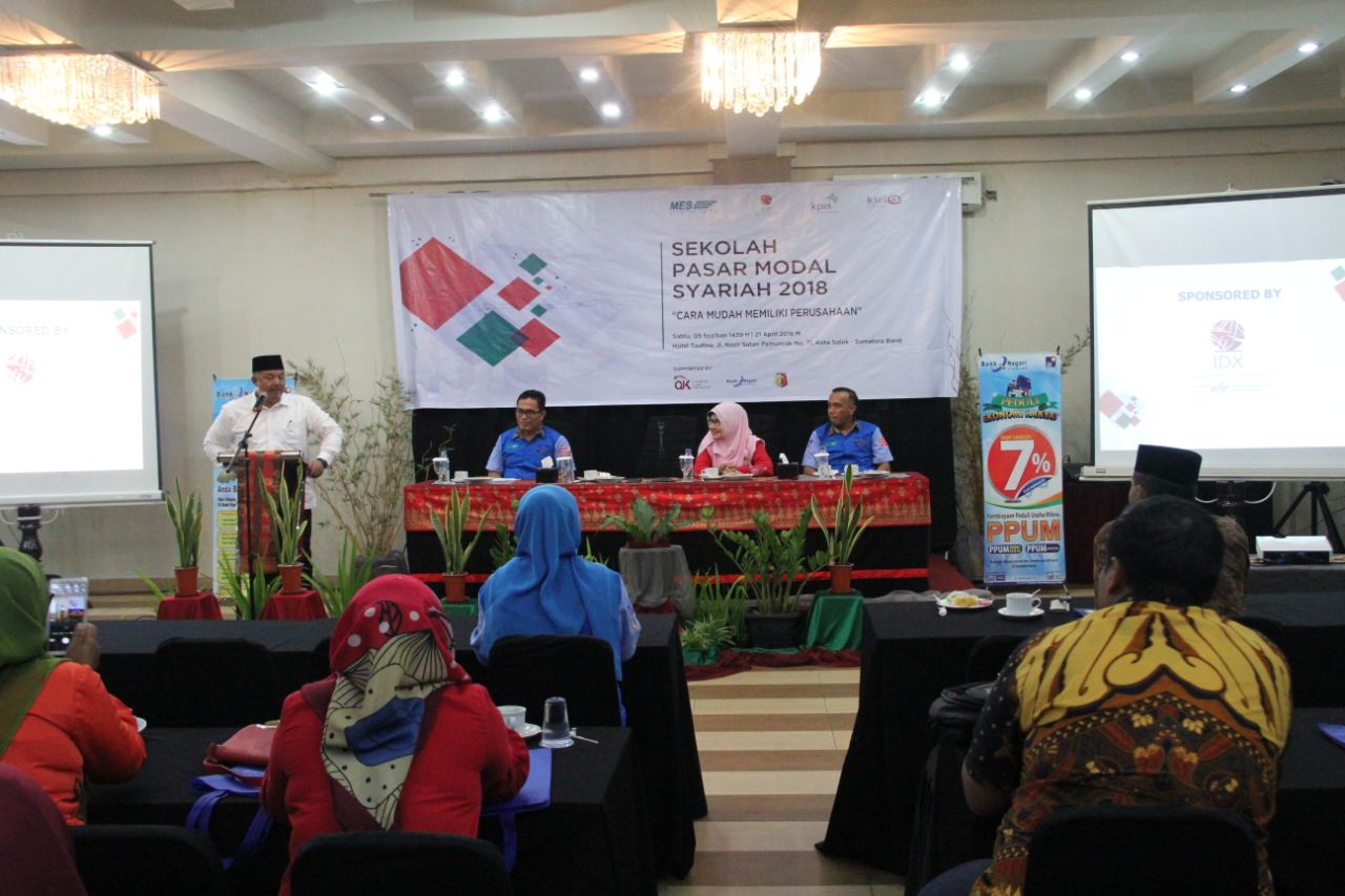 BUKA RESMI| Walikota Solok Zul Elfian saat membuka resmi agenda Sekolah Pasar Modal Syariah 2018 di Hotel Taufina, Solok, Sumbar. Minggu (22/4/2018). Agenda ini digagas Masyarakat Ekonomi Syariah (MES) Kota Solok.