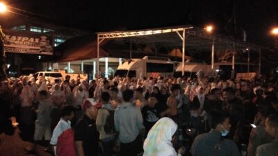 Siap Ditangkap, Ribuan Pelajar Padati Mapolresta Padang