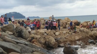 Pria Asal Solok Hilang di Pantai Padang