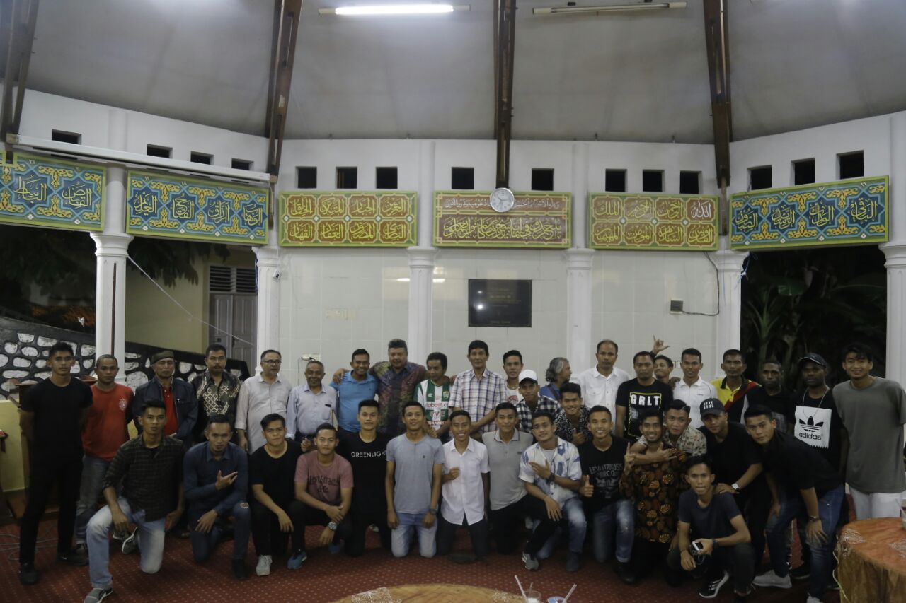 Jamuan makan malam dari Walikota Solok kepada Solok FC yang memenangkan turnamen Atlantic Cup II Riau dan Jambi. Foto : Fernandez