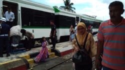 Suasana antusias masyarakat pada hari pertama beroperasinya Kereta Api Minangkabau Ekspres di Stasiun KA Tabing, Kota Padang, Senin 1 Mei 2018. Foto : Al Ikhlas Saputra
