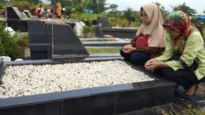 Jelang Ramadan, Pendapatan Pedagang Bunga Makam Naik