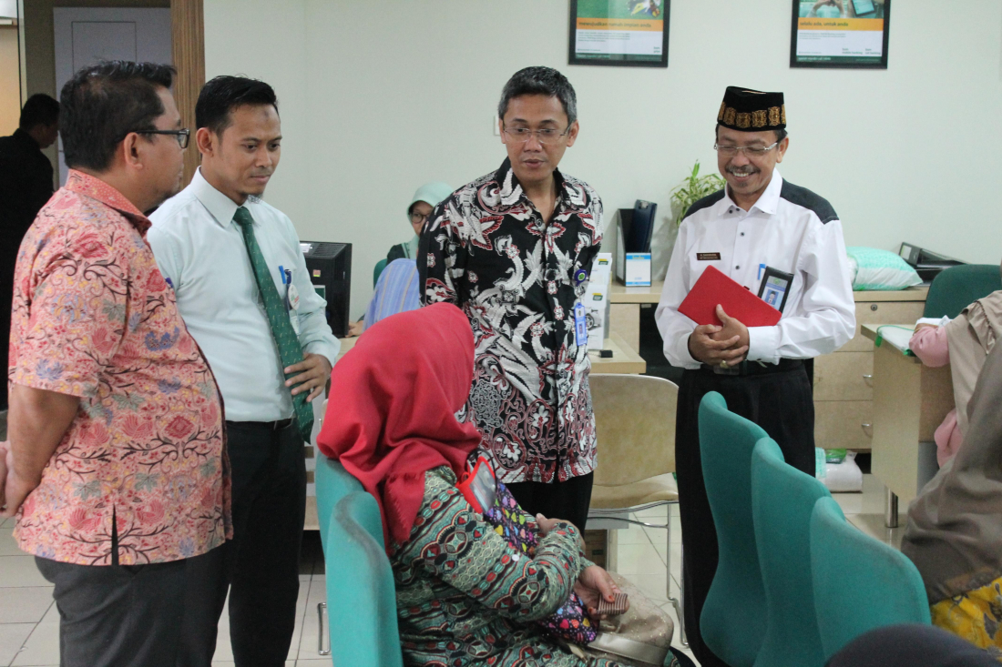 Ilustrasi. Suasana pelunasan BPIH di salah satu Bank Penerima Setoran. Foto : Ditjen PHU Kementerian Agama