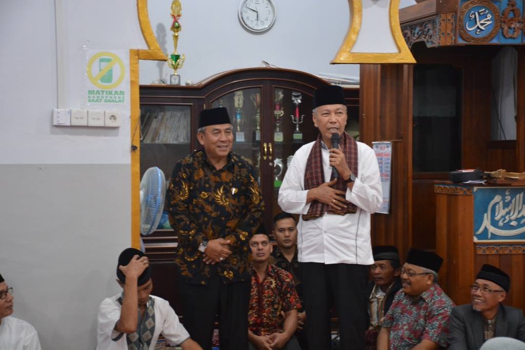 Bupati Tanah Datar Irdinansyah Tarmizi memberikan kata sambutan saat membuka MTQ di MTQ Masjid Al-A’la Jorong Kandang Diguguak Nagari Koto Laweh Kecamatan X Koto, Tanah Datar. Foto Humas Tanah Datar
