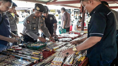 Polresta Padang Musnahkan Ribuan Batang Petasan