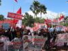 Unjuk rasa pemilik outlet seluler Sumatera Barat di Gedung DPRD Sumatera Barat soal aturan Kominfo RI terkait batasan registrasi kartu, Senin 2 April 2018. Foto : Ikhwan