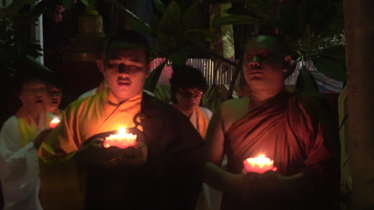 Ribuan umat Buddha di Sumatera Barat mengelar upacara Tri Suci Waisak 2562 BE/2018 di Vihara Buddha Warman, Kota Padang. Senin malam (28/5/2018). Photo : Aidil Ikhlas.