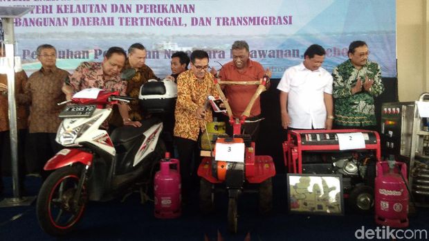 Menristekdikti Pamer Konverter BBM untuk Nelayan, Jumat (18/5/2018) Photo : Sudirman Wamad/detikINET