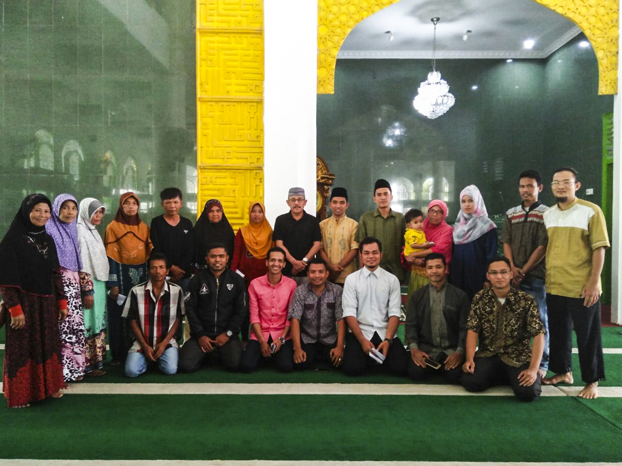Alumni Ikatan Mahasiswa Sri Antokan (IMSA) Agam berbagi berkah dengan anak Yatim