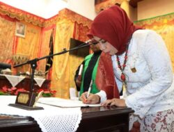 PAW, Fitri Nora Duduk di DPRD Pariaman