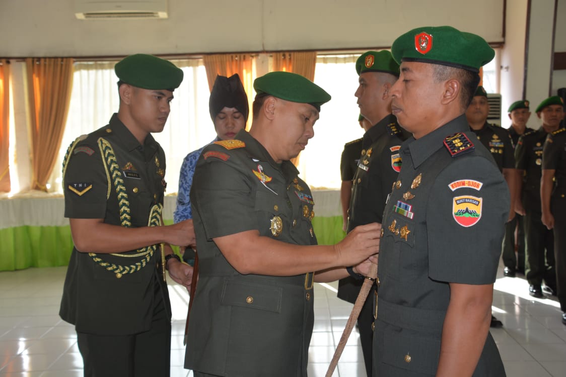 serah terima jabatan (SERTIJAB) Letkol Arm Heri Pujiyanto, Dandim 0308/Pariaman di pimpin langsung oleh Danrem 032/Wirabraja Brigjen TNI Mirza agus, S.I.P.