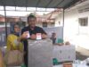 Ketua DPD Partai Golkar Sumbar Hendra Irwan Rahim didampingi istri memasukan surat suara ke kotak suara usai mencoblos, Rabu (27/6/2018) photo : @tanharimage