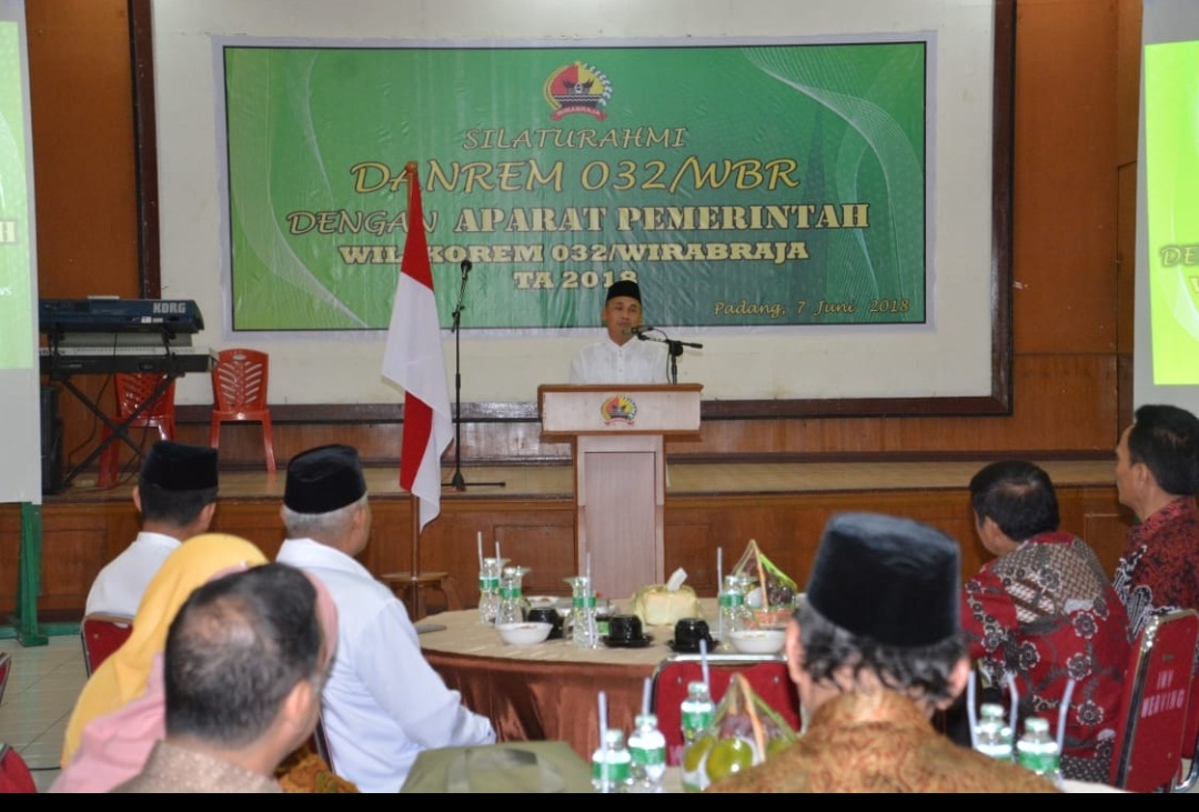 Danrem 032 WBR Brigjen TNI Mirza Agus memberikan sambutan. Foto Penrem 032 WBR