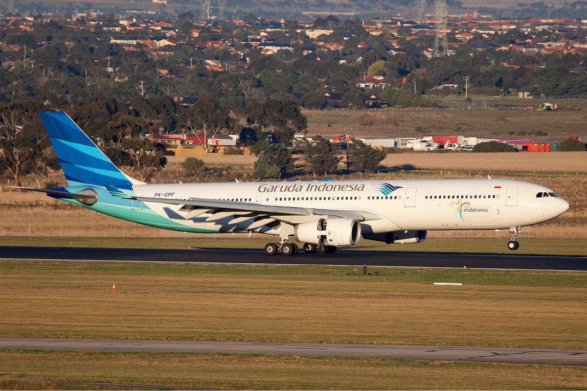 Pesawat Garuda Indonesia jenis Airbus A330-300. Foto : Wikimedia