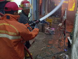 Libur Lebaran di Padang, Api Hanguskan Unit Rumah