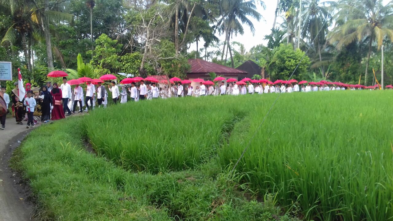Peserta khatam Quran Nagari Kajai ketika arak-arakan jelang mengelilingi nagari. Foto : Istimewa