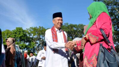 Bupati Irdinansyah Melepas 66 JCH Lingkup ASN Tanah Datar