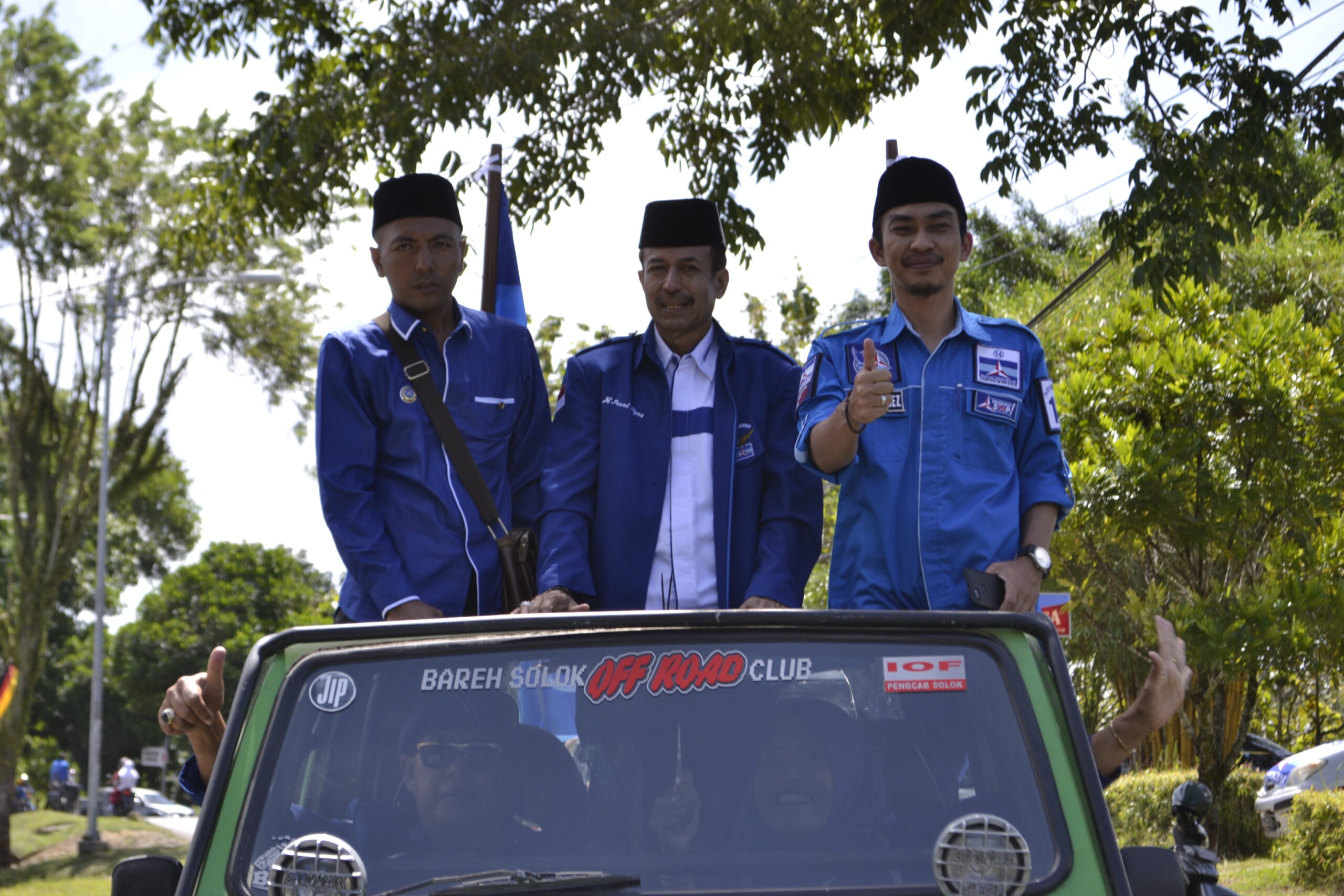 Partai Demokrat di Solok, Sumbar saat mengantarkan berkas bacaleg ke KPU.