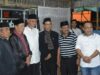 Wali Kota Padang Mahyeldi Ansharullah berfoto bersama tokoh masyarakat Durian Tarung usai silaturrahmi. Foto : Humas Pemko