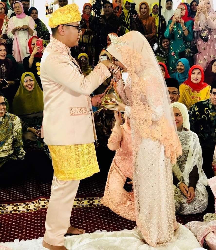 Anwar Jundi, putera Gubernur Sumbar, Irwan Prayitno dan Shelvi Nurul Aulia, puteri Kepala Bakeuda Sumbar, Zaenuddin resmi menikah.