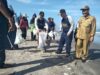 Wakil Gubernur Sumbar, Nasrul Abit didampingi Kepala DKP Sumbar, Yosmeri bersama Wakil Bupati Agam, ratusan pelajar beserta sejumlah pejabat Pemprov dan Pemkab Agam menggelar aksi bersih-bersih di Pantai Tiku, Kecamatan Tanjung Mutiara, Kabupaten Agam, Selasa pagi (17/7).