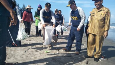 Wagub Harapkan Tanamkan Kesadaran Diri Dalam Jaga Kebersihan Pantai
