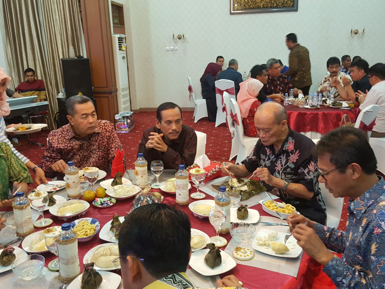 Gubernur Sumbar Irwan Prayitno bersama tokoh nasional Syafi'i Ma'arif.