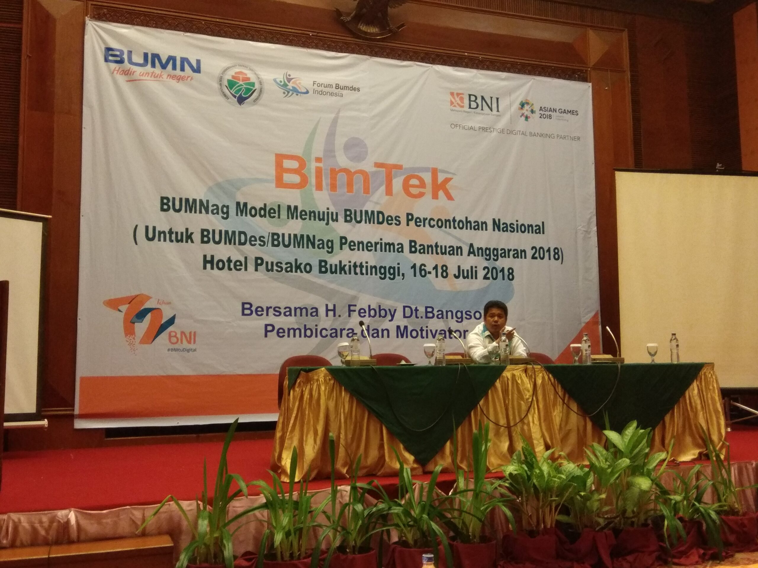 Ketua Forum Bumdes Indonesia Febby Dt Bangso memberikan motivasi kepada pengelola Bumnag. Foto : Hijrah Adi Sukrial