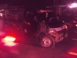 Hantam Mobil Parkir, Kijang Ini Juga Hampir Tabrak Warung Pecel Lele