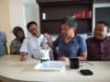 Rocky Gerung bersama Zuhrizul Chaniago saat menyeduh kopi pertama di Star Up Cafe,Ulak Karang. Foto : Hijrah Adi Sukrial