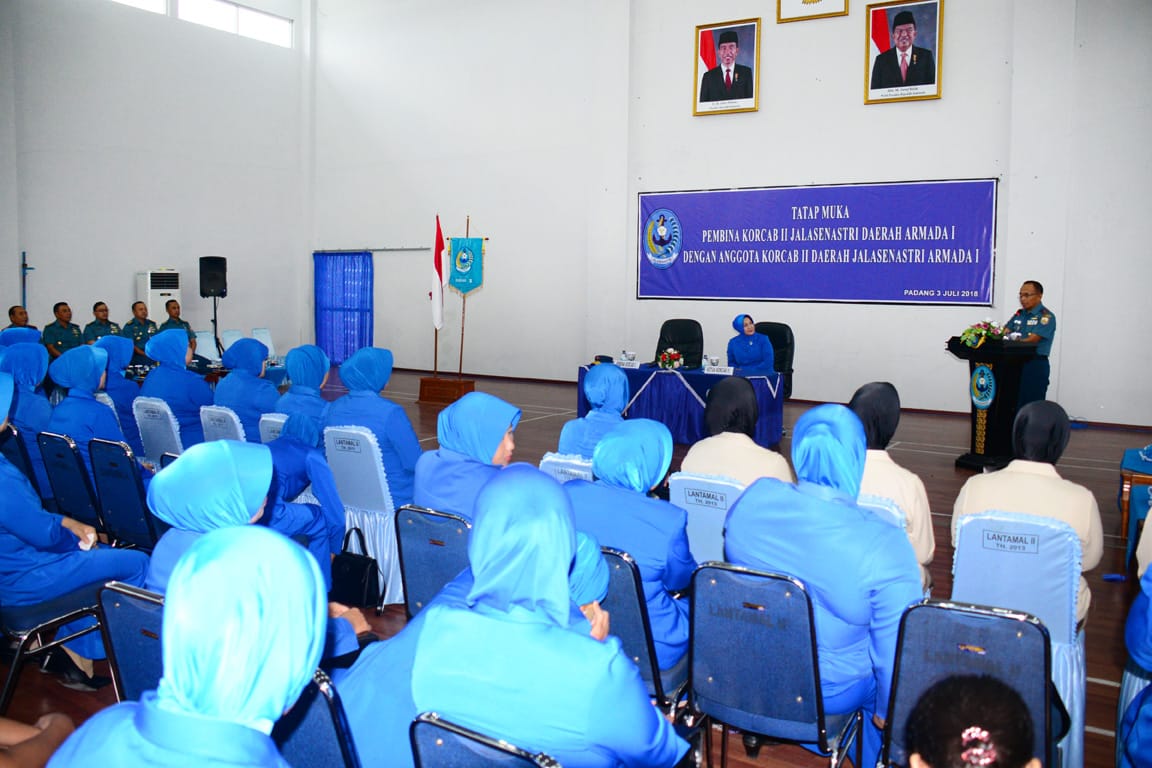 acara tatap muka sekaligus halalbihalal bersama anggota Korcab II Daerah Jalasenastri Armada I, di Gedung Nanggala Mako Lantamal II, Bukit Peti-Peti, Teluk Bayur, Kota Padang, Sumatera Barat (Sumbar), Selasa, (3/7/2018).
