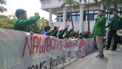 BEM KM Unand Demo Tuntut Realisasi Nawacita Jokowi-JK
