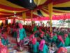 Tradisi Makan Bajamba dalam pelantikan Ketua Lembaga Kerapatan Adat Nagari (LKAAM) Kabupaten Solok di rumah dinas Bupati Solok, Sabtu 11 Agustus 2018. Foto : Fernandez