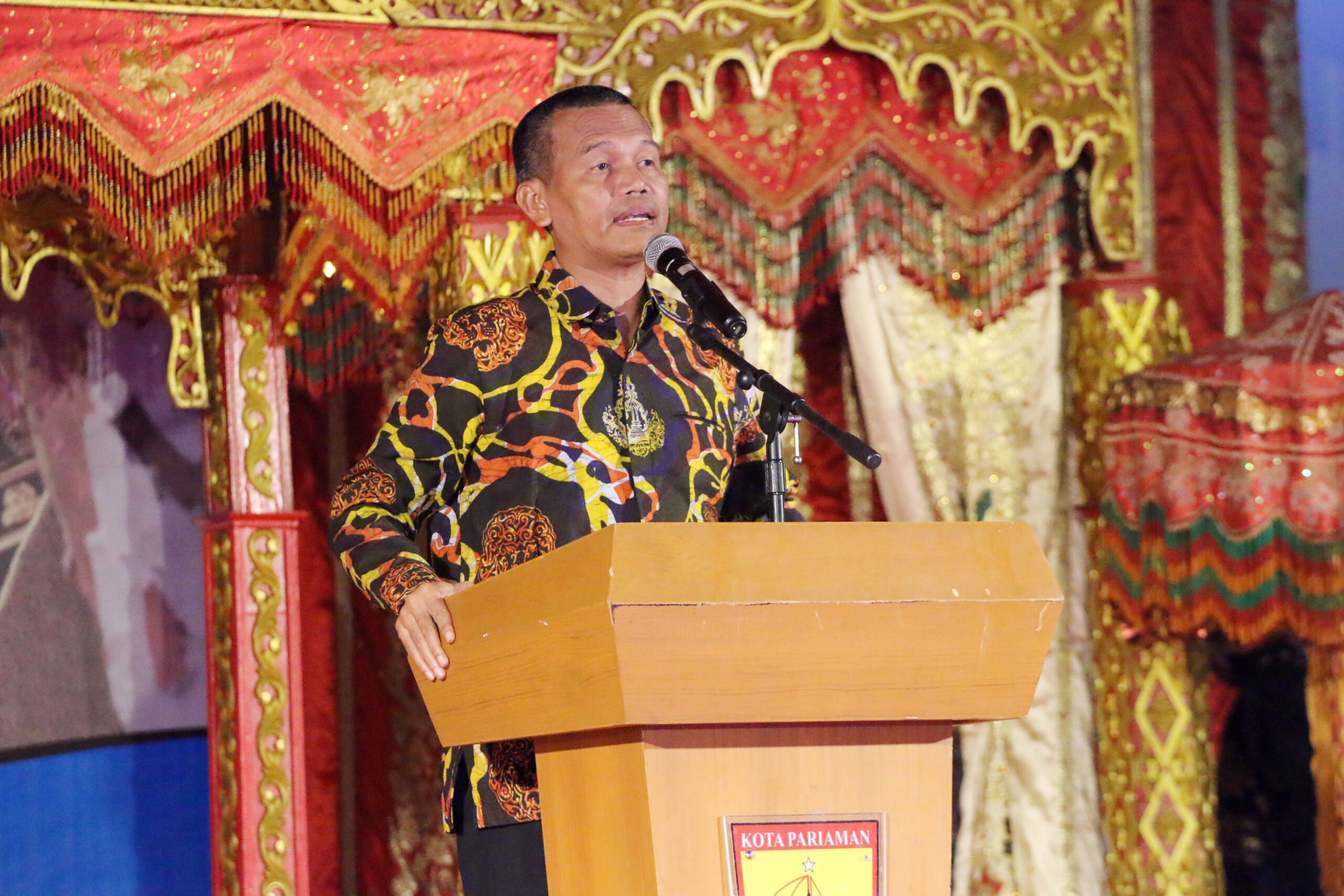 Wakil Walikota Pariaman Genius Umar dalam penutupan Pariaman Expo 2018 dan pemilihan Cik Uniang dan Cik Ajo Kota Pariaman di Pantai Gondoriah, Kota Pariaman, Minggu 19 Agustus 2018. Foto : Rizki Pratama