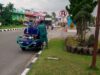 Becak motor bermuatan air yang diperuntuhkan untuk penyiraman Ruang Terbuka Hijau di Kota Pariaman. Foto : Rizki Pratama