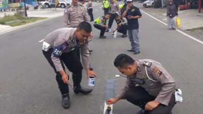 Tidak Ditanggapi, Satlantas Polres Bukittinggi Ubah Marka Jalan yang Menyesatkan