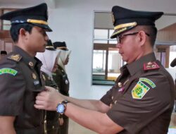 Kajari Lantik Ridwan Sebagai Kasi Pidum Kejari Solok yang Baru