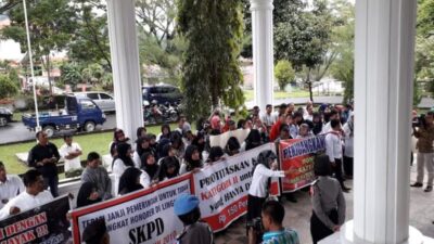 Lakukan Demo Ke DPRD Tanah Datar, 217 Tenaga Honor Tagih Janji Pemerintah